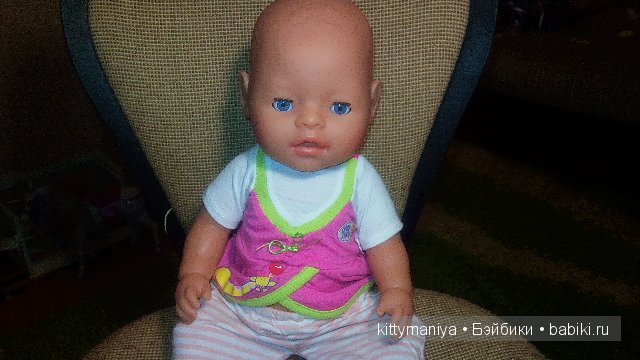 естественно мама согласилась и примерила на дочь первый костюмчик