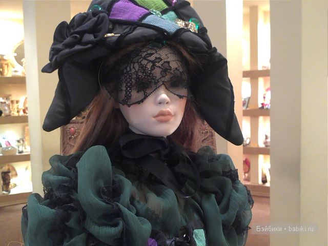 Фарфоровые куклы в Сити-Молл