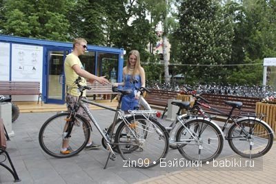 Прогулка по парку Сокольники в Москве в компании с Мышонком