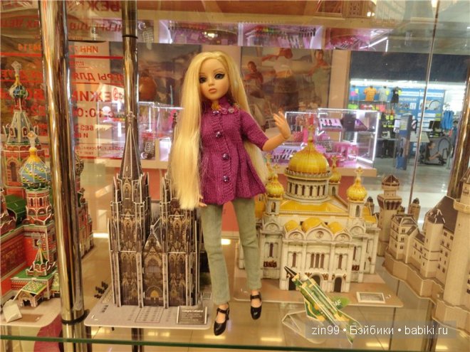 Удивительные сооружения мира вместе с куклой Тоннер (фото 4)