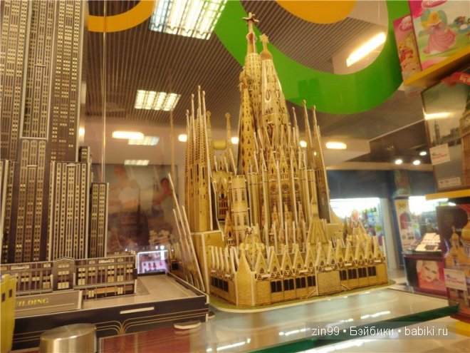 Удивительные сооружения мира вместе с куклой Тоннер