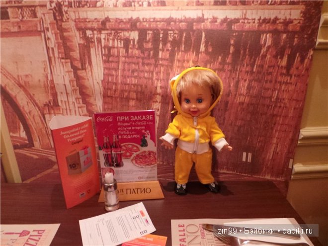 Прогулка Пенни Galoob Baby Face по праздничным ярмаркам в Москве