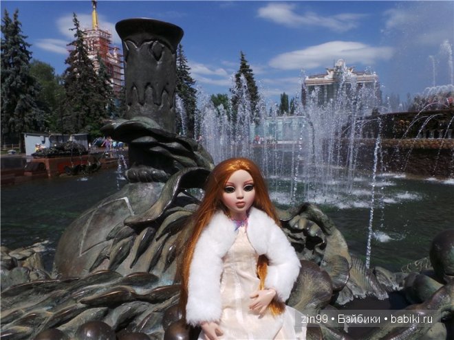 Amber Essential Tonner и Ellowyne Tonner dolls на прогулке, и дома