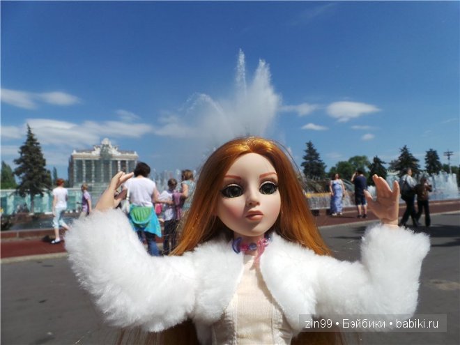 Amber Essential Tonner и Ellowyne Tonner dolls на прогулке, и дома