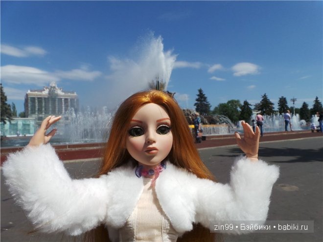 Amber Essential Tonner и Ellowyne Tonner dolls на прогулке, и дома