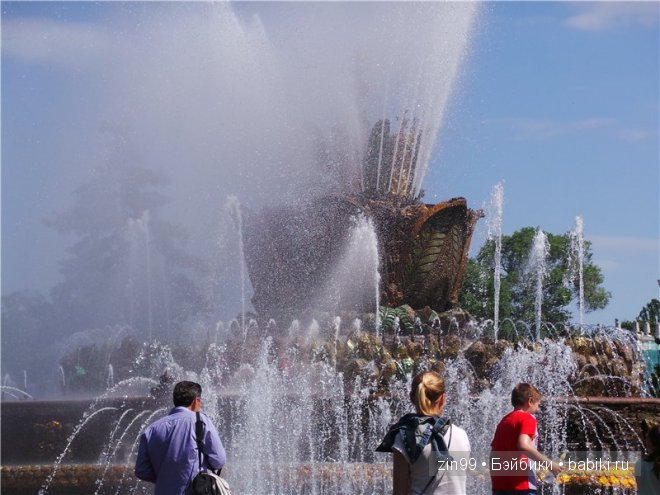 Amber Essential Tonner и Ellowyne Tonner dolls на прогулке, и дома