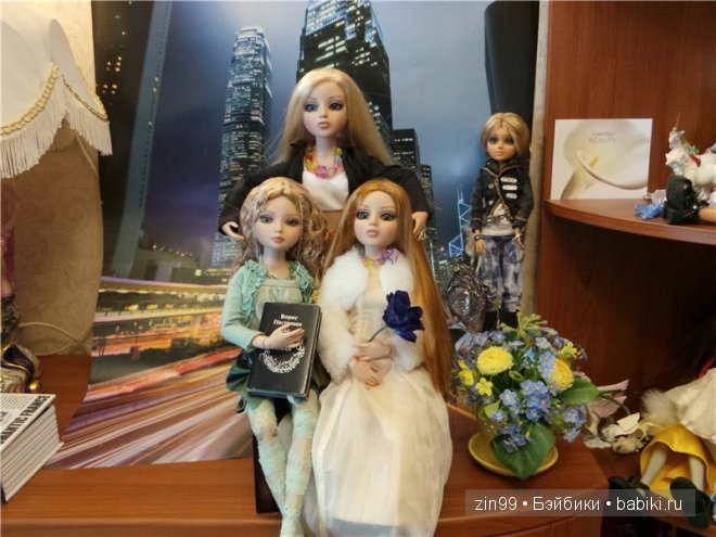 Amber Essential Tonner и Ellowyne Tonner dolls на прогулке, и дома