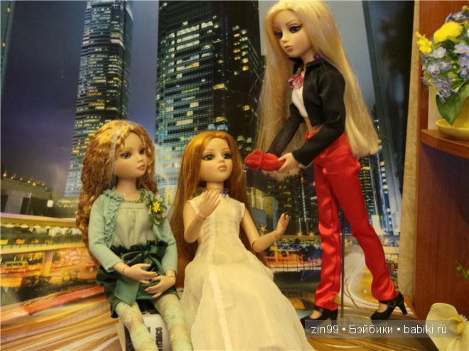 Amber Essential Tonner и Ellowyne Tonner dolls на прогулке, и дома