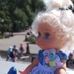 Прогулка в парке с куклой Сэнди от Galoob Baby Face!