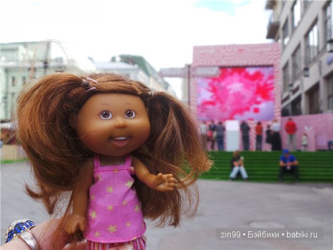 По бульварам и улицам Москвы с куклами Cabbage Patch Kids dolls