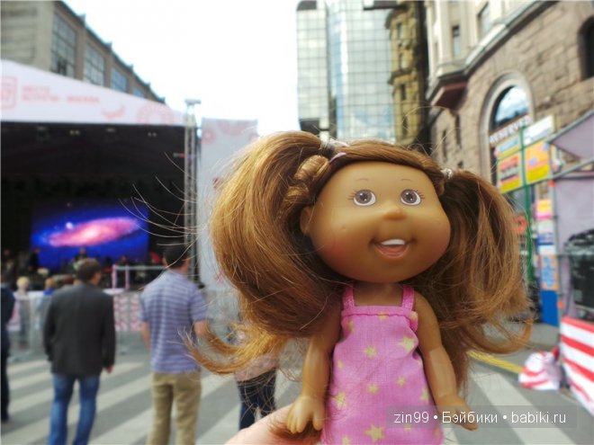 По бульварам и улицам Москвы с куклами Cabbage Patch Kids dolls