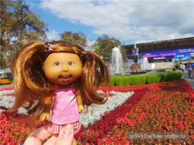 По бульварам и улицам Москвы с куклами Cabbage Patch Kids dolls