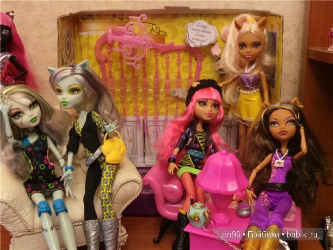 Монстры Хай Moster High. Кошки против Волков