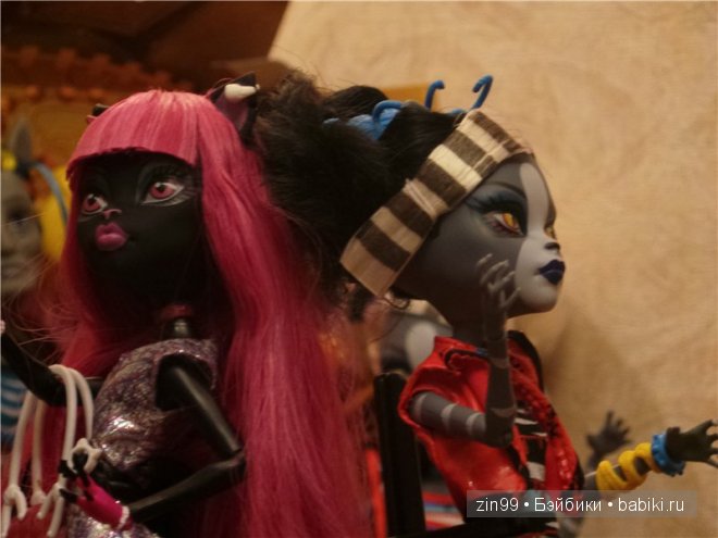 Монстры Хай Moster High. Кошки против Волков