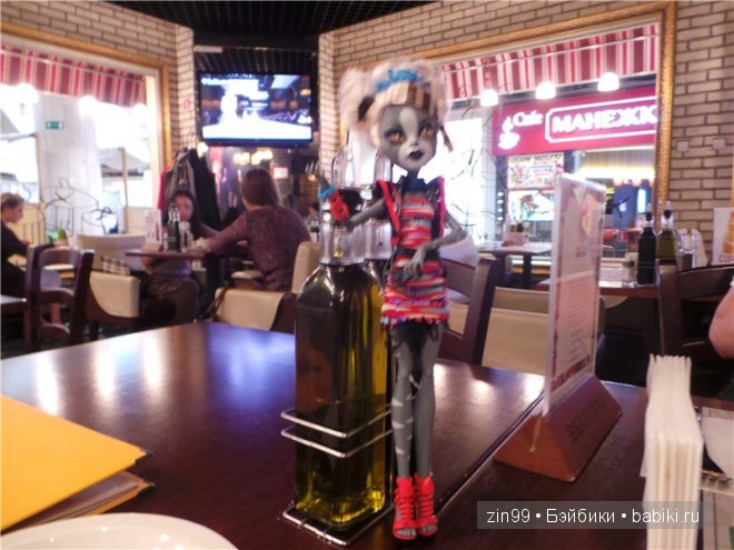 Монстры Хай Moster High. Кошки против Волков