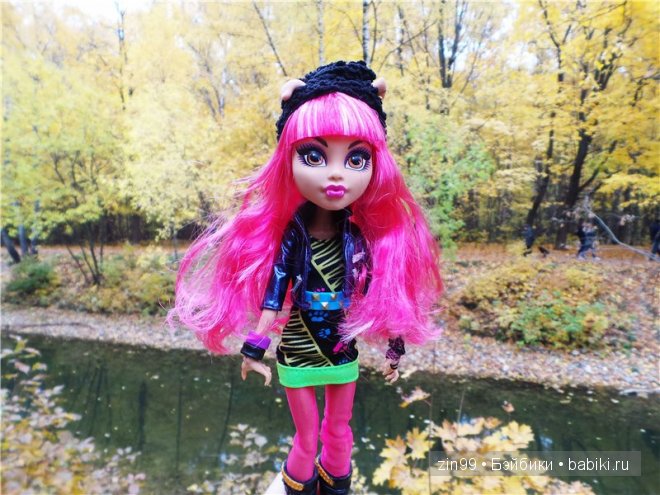 Багряная осень и новая любовь у кукол Monster High