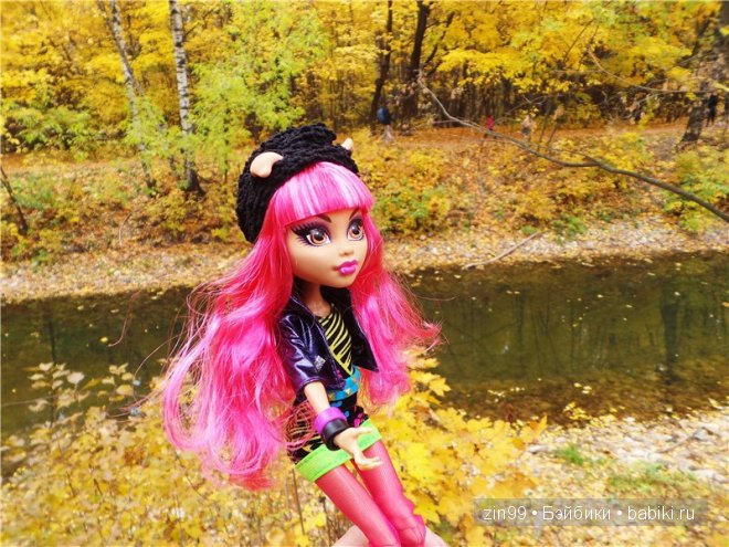Багряная осень и новая любовь у кукол Monster High