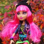 Багряная осень и новая любовь у кукол Monster High!