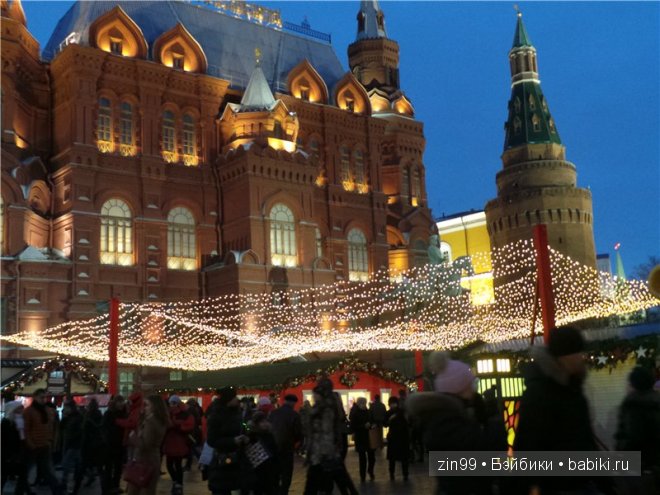 Как капустка Cabbage Patch Kids Doll посетила часть фестиваля "Путешествие в Рождество"