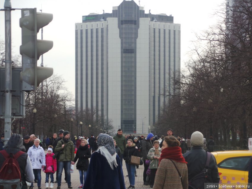 Субботняя прогулка в парке с куклой LeeAnn