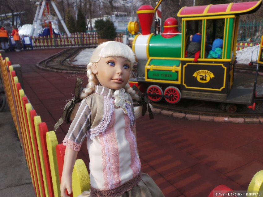 Субботняя прогулка в парке с куклой LeeAnn