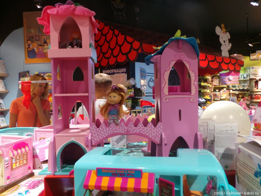 Прогулка в магазины! Или Лилочка домик выбирает