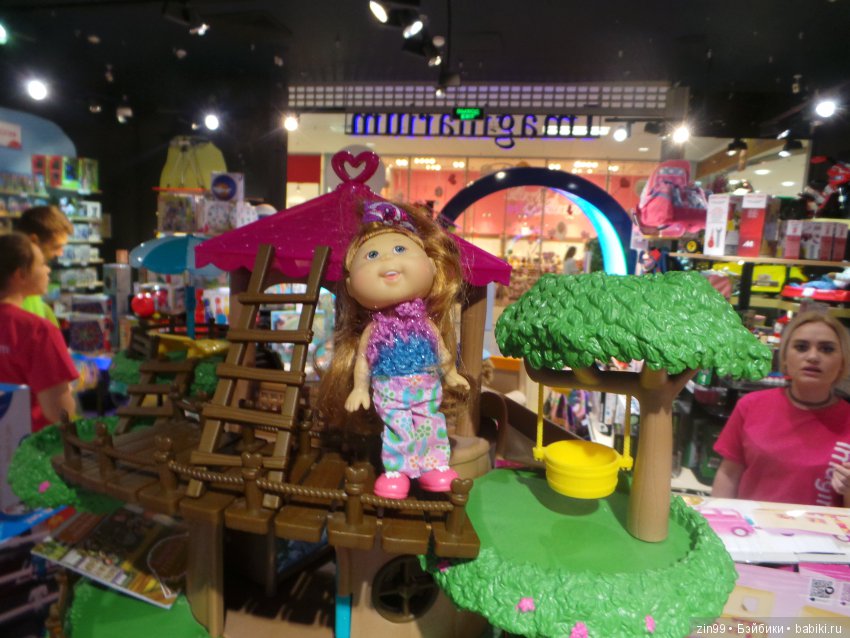 Прогулка в магазины! Или Лилочка домик выбирает