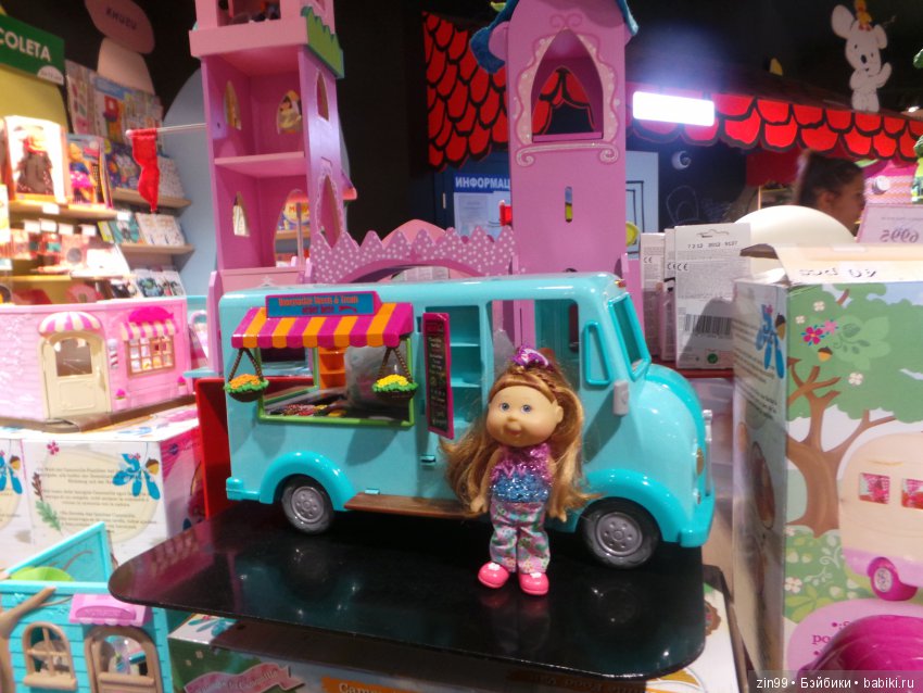 Прогулка в магазины! Или Лилочка домик выбирает
