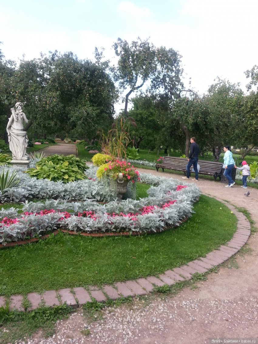 Новые наряды, или прогулка в Коломенское? Скорее и то и другое