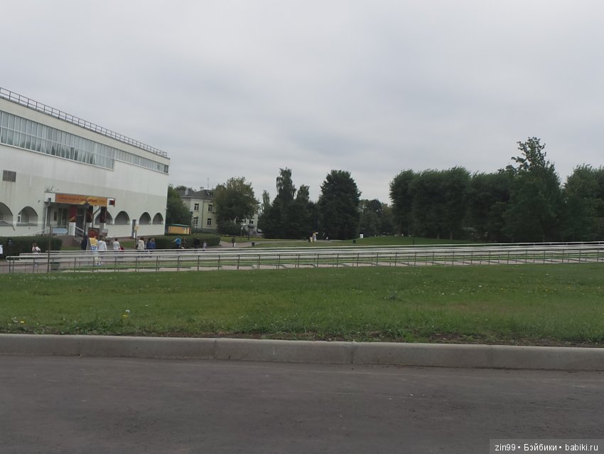 Новые наряды, или прогулка в Коломенское? Скорее и то и другое