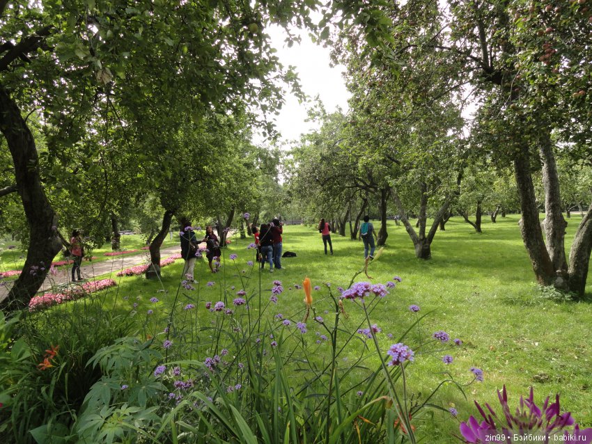 Новые наряды, или прогулка в Коломенское? Скорее и то и другое