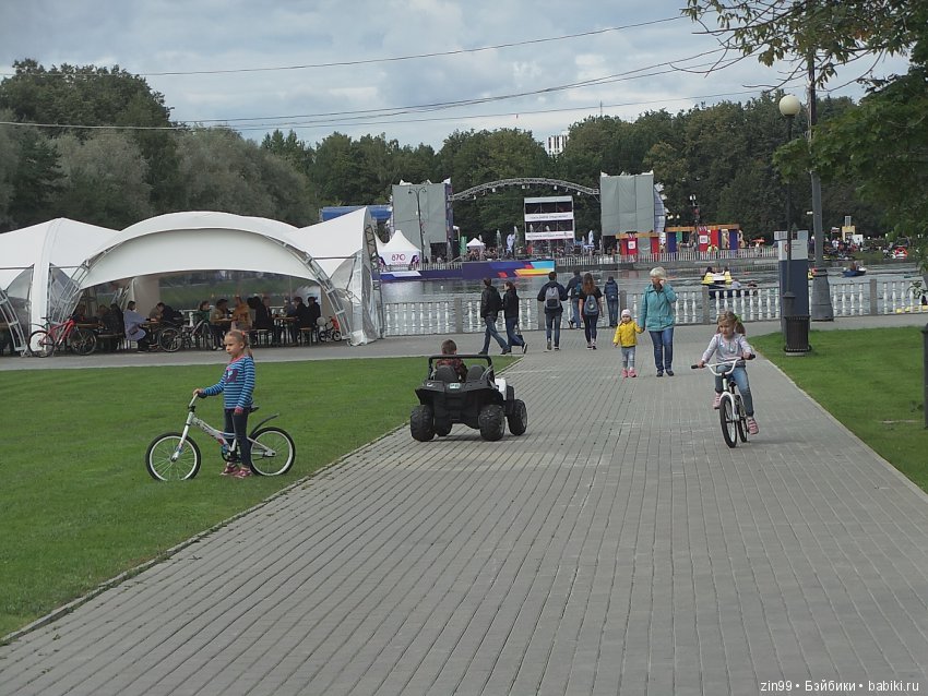 Прогулка в парке в день города с Амбер (фото 3)