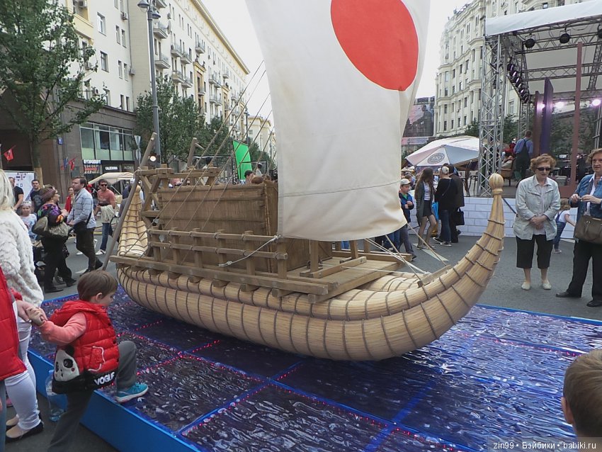 Москве 870 лет, она отмечает день города! Фоторепортаж, вместе с куклой Натали