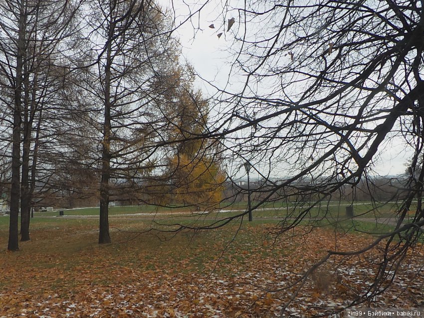 Маленькие девочки Лол и Капустка на прогулке в парках