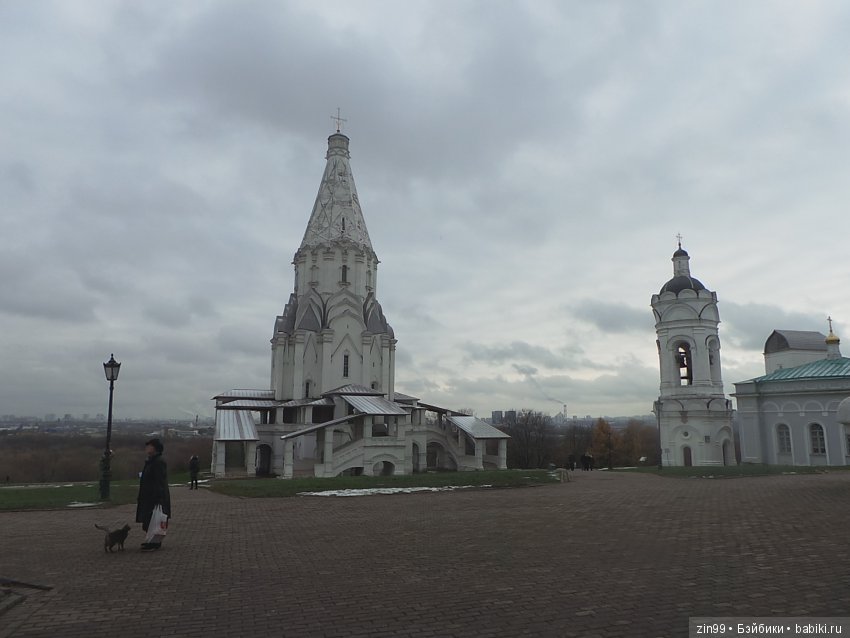 Маленькие девочки Лол и Капустка на прогулке в парках
