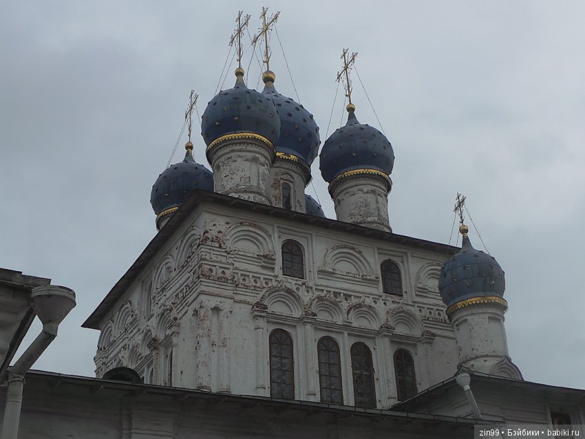 Маленькие девочки Лол и Капустка на прогулке в парках