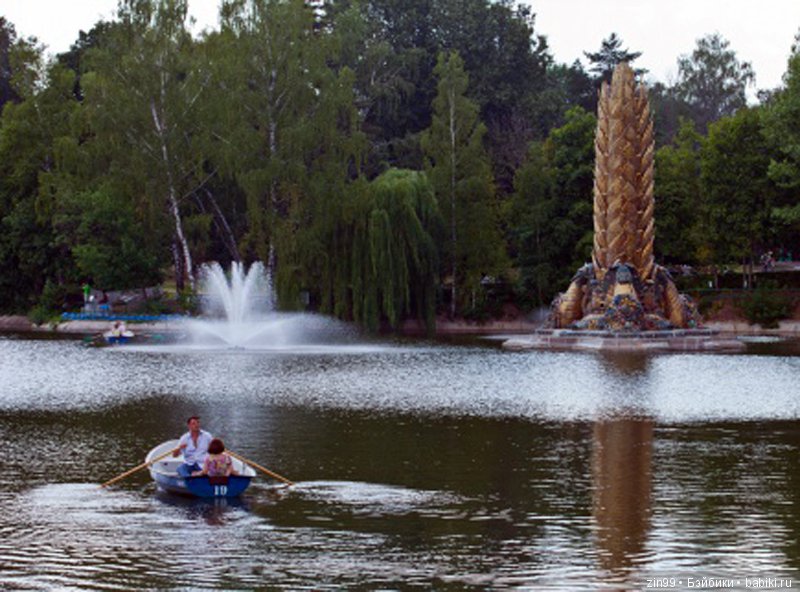 Воскресная прогулка с веселой девочкой в Ботаническом саду