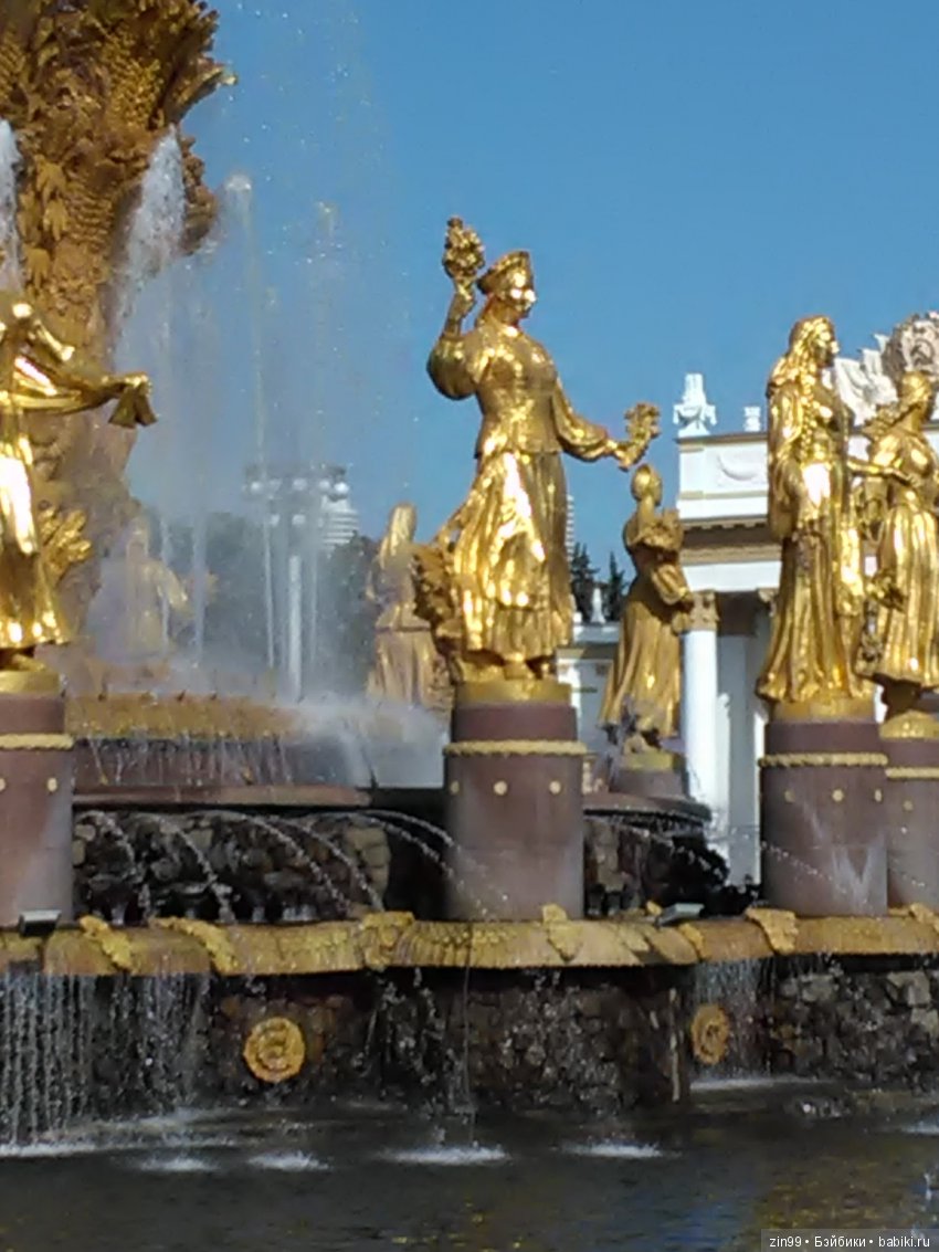 Воскресная прогулка с веселой девочкой в Ботаническом саду