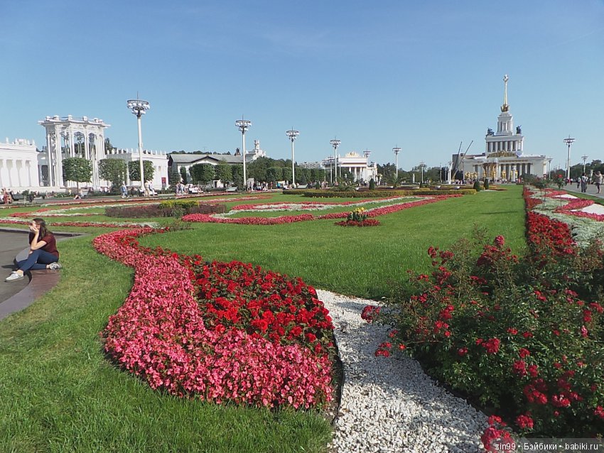 Воскресная прогулка с веселой девочкой в Ботаническом саду