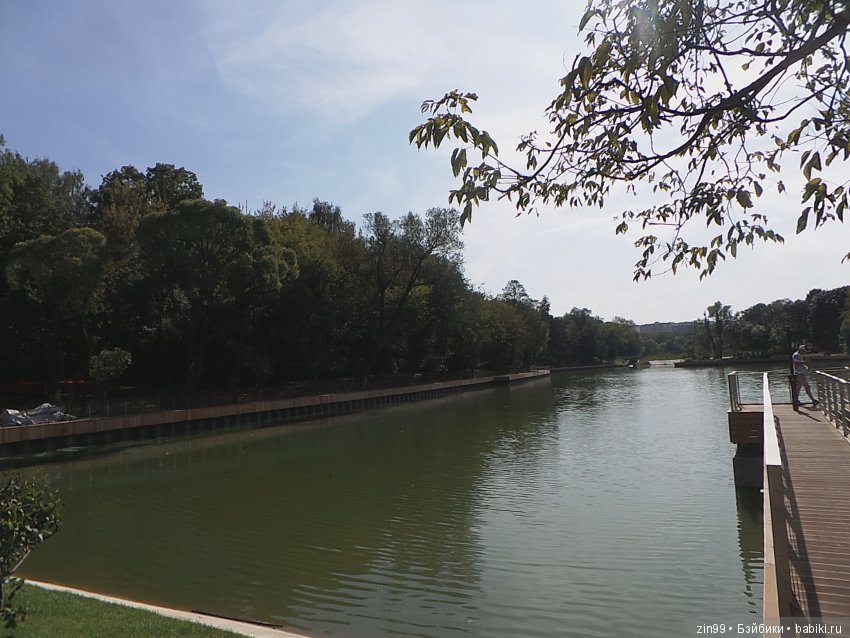 Воскресная прогулка с веселой девочкой в Ботаническом саду