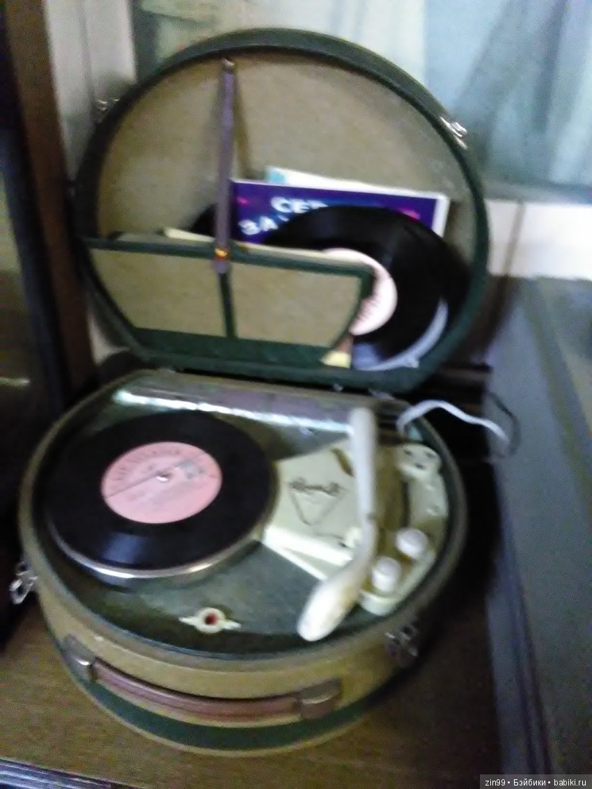 Блошиный рынок "РЕТРО" - завод "Кристалл", сегодня 27 октября 2018 года