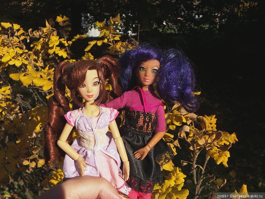 Джуку Кутюр (Juku Couture) на осенней прогулке, когда солнечно и тепло ещё