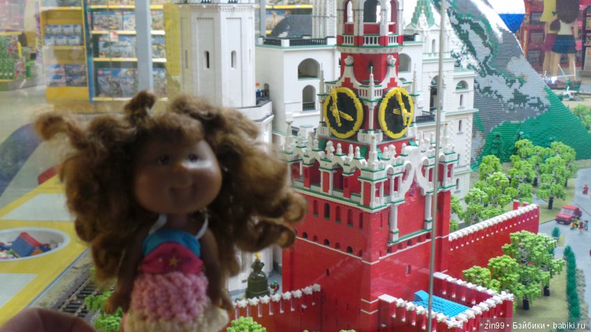 Прогулка в центральный детский магазин с капусткой и не только