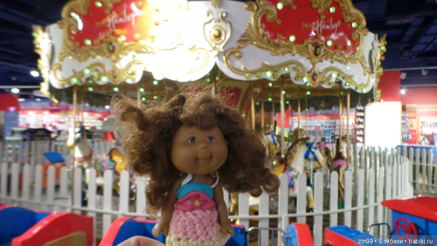 Прогулка в центральный детский магазин с капусткой и не только