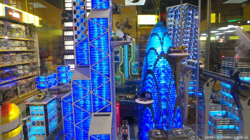 Прогулка в центральный детский магазин с капусткой и не только