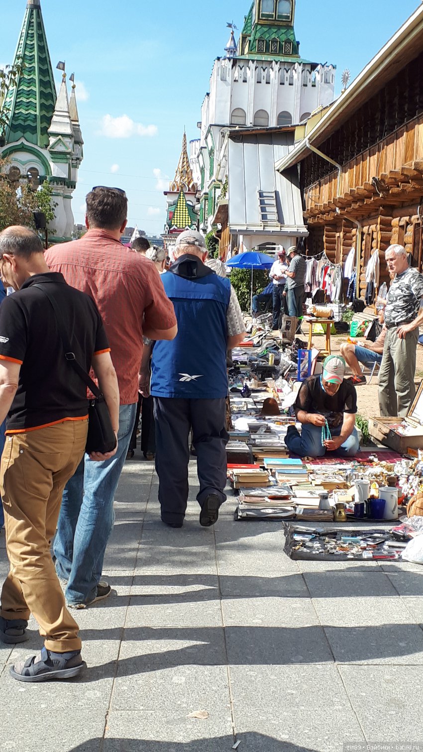 Блошиный рынок на Вернисаже в Измайлово