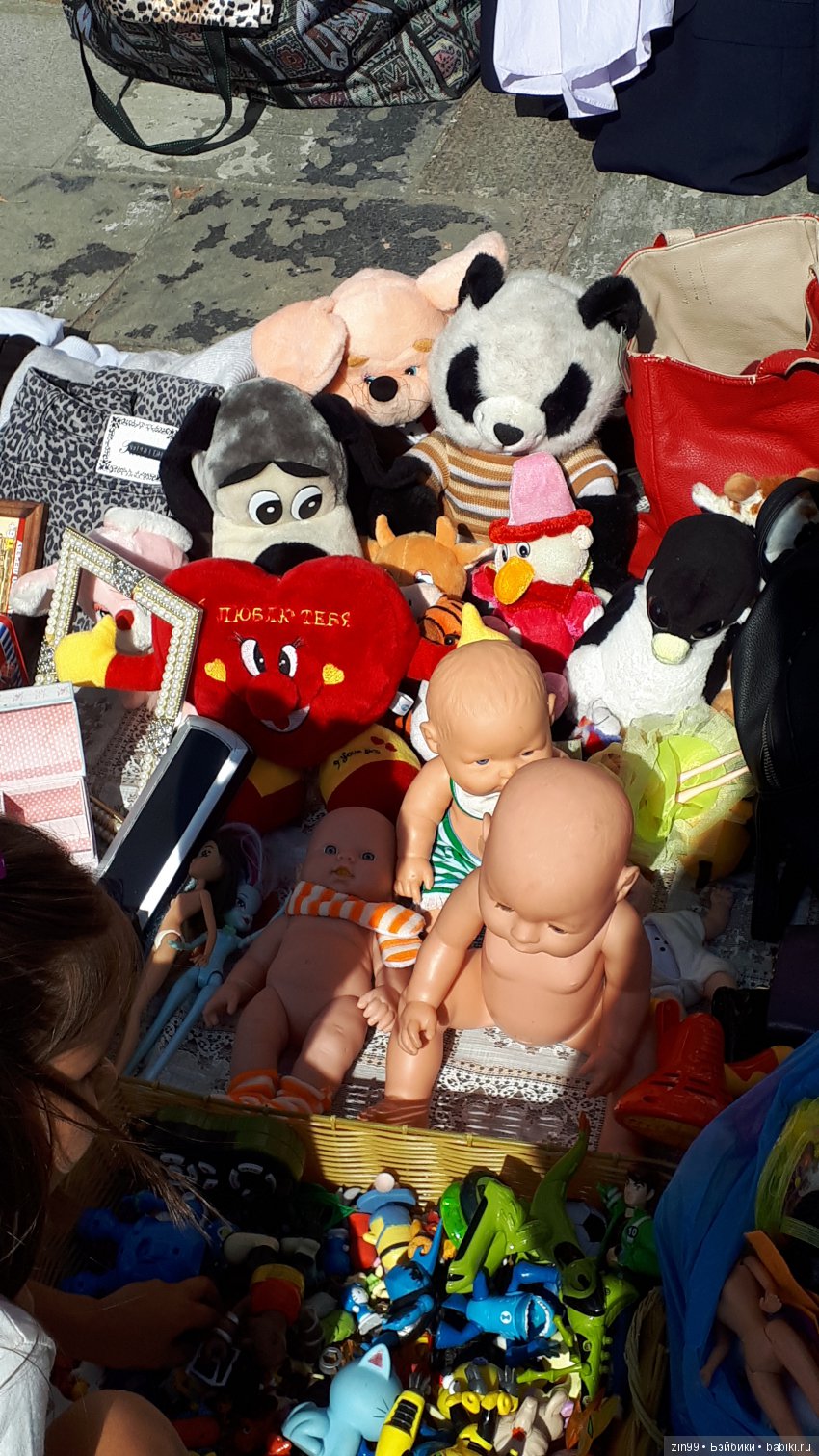 Блошиный рынок на Вернисаже в Измайлово