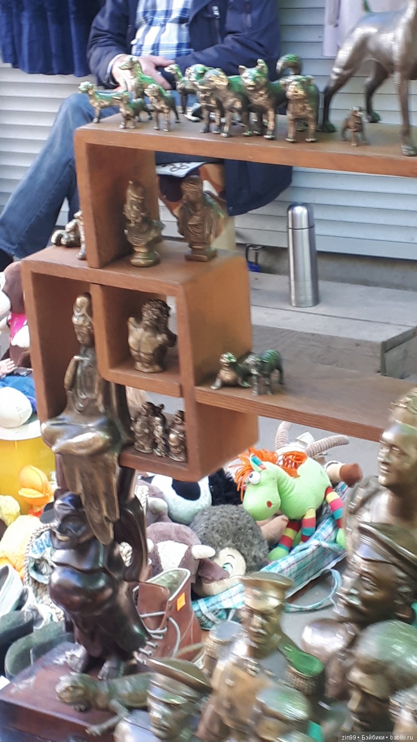 Блошиный рынок на Вернисаже в Измайлово