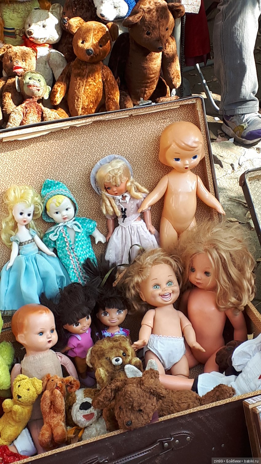 Блошиный рынок на Вернисаже в Измайлово