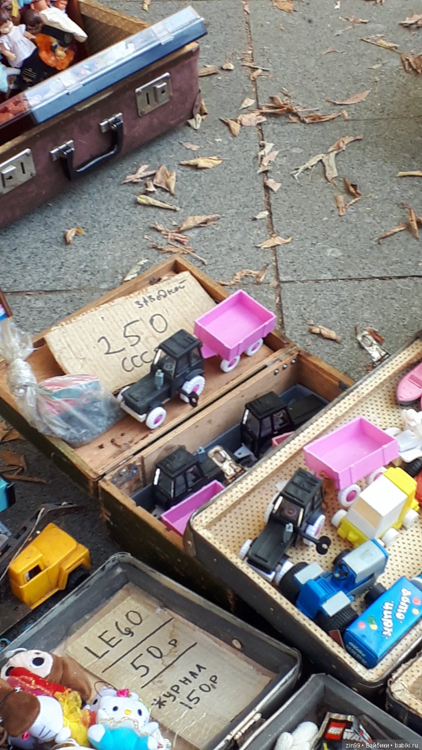 Блошиный рынок на Вернисаже в Измайлово